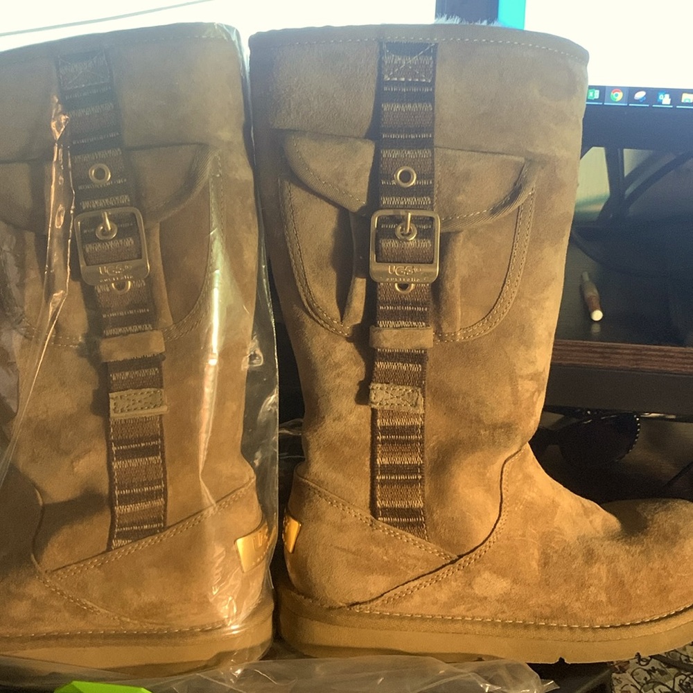 EUC UGG boots. Size 5. Leather with genuine sheepskin lining. Very cute boots!